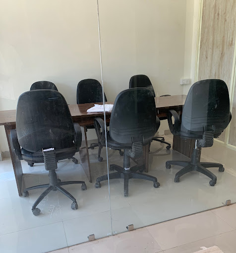 Manages Office Space In Pipliyahana Sqr BI579